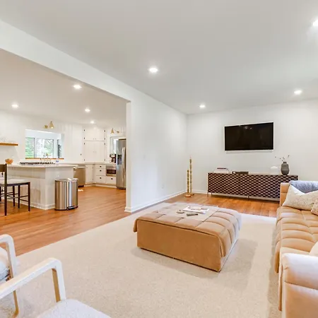 Palmetto Cottage With Fire Pit, Game Table And More!